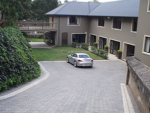 Cobbled driveway by Stone Designs
